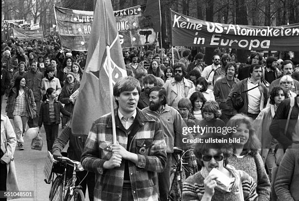 Deutschland, MüDEU, Germany, Munich: The SPD party congress in 1982 stood at delegates and adherents of the SPD in the character of the NATO...