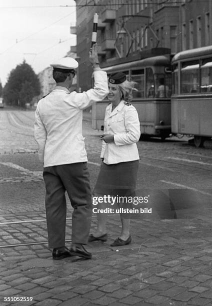 Deutschland, Berlin: Die Fotos vom Leben, Alltag, Kultur, Verkehr, Landwirtschaft, Betrieben, Aufmä GDR, Germany, Berlin: The photos of life,...