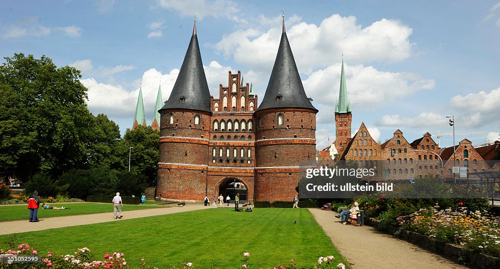 DEU, Germany, Lübeck : City gates and walls, ruins, monasteries and churches, apartment houses and other attractions along the route of the brick Gothic-like here in Stralsund.