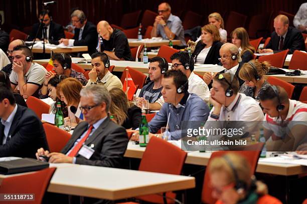 Der Kongress "Europatriates" in der Congresshalle in Saarbrücken. Der dreitägige Kongress zur Lösung der Jugendarbeitslosigkeit in Europa legt ein...