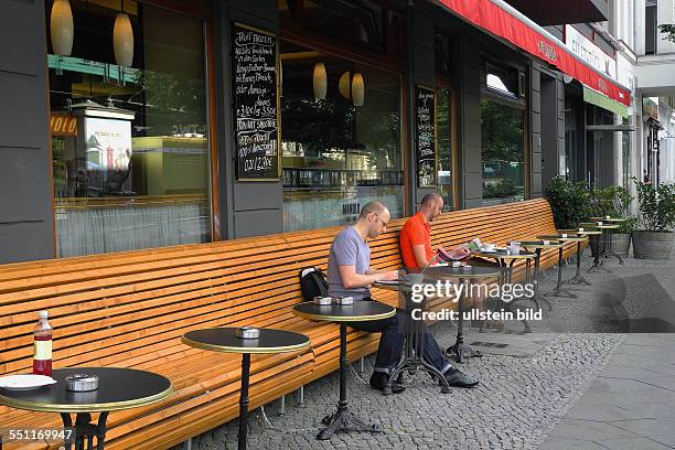 Das Cafe Manolo an der Ecke Schoenhauser Allee/Danziger Strasse hat bereits ab 07 Uhr fuer einen Morgen-Stop geoeffnet.