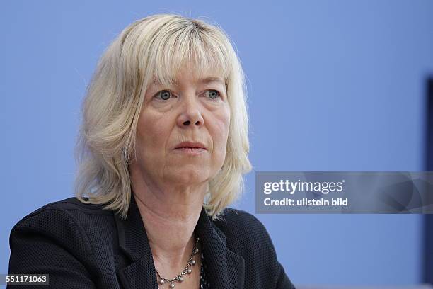 Berlin, Bundespressekonferenz, Thema: Aufteilung der Mittel für prioritäre Maßnahmen aus dem Koalitionsvertrag, Foto: Doris Ahnen, Ministerin für...