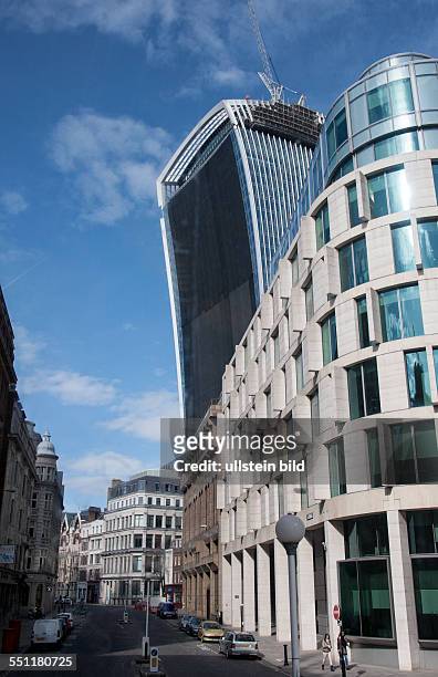 England, London, City of London, , Blick auf Wolkenkratzer des Finanzbezirks der City of London, das voll verglaste "Walkie-Talkie" im Bankenviertel...