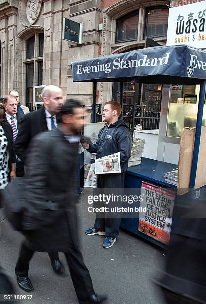 England, London, London City, , Zeitungsstand der Tageszeitung Evening Standard, das Blatt wird an Bahnhöfen und U-Bahn-Stationen jeden Abend...