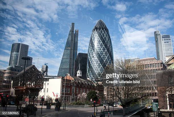 England, London, City of London, , Blick auf Wolkenkratzer im Finanzbezirk der City of London, 2v links das Leadenhall-Gebäude, der neue von Rogers...