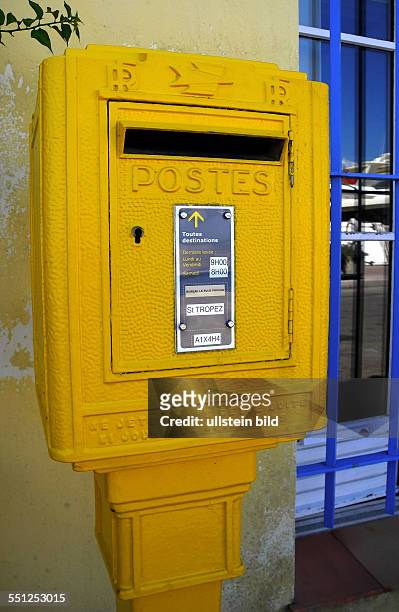 St-Tropez:Postbriefkasten am Hafen.