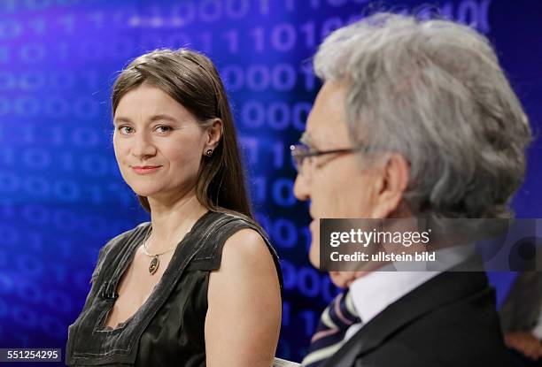 Berlin, ZDF, Polit-Talk "Maybrit Illner" Thema: Der Spion in unserem Land, können wir den USA noch trauen? Foto: Anke Domscheit-Berg, Netzaktivistin,...