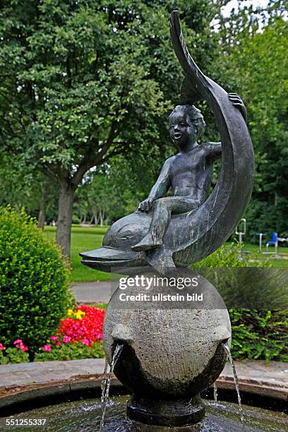 Gardens of the health resort, fountain, Bad Vilbel, Wetterau district, Hesse, Germany
