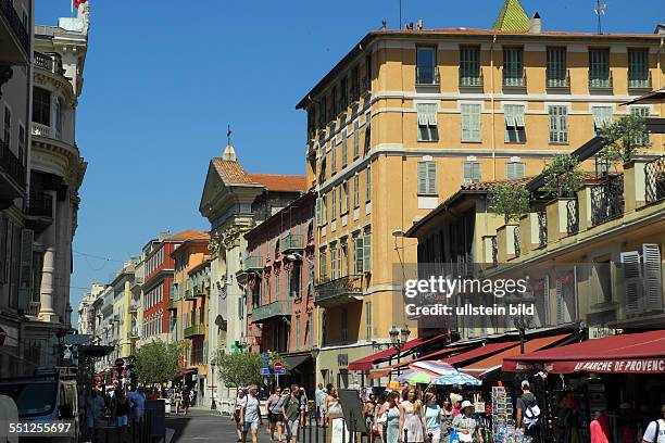 Lebendige Altstadt am Fuss des Schlossbergs mit viel Barockarchitektur und italienischer Atmosphaere.