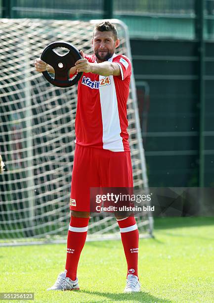 Torsten Mattuschka, Einzelbild, Aktion, Uebung mit Gewicht , 1. FC Union Berlin, Training, zweite 2. Bundesliga DFL, Sport, Fußball Fussball, Stadion...