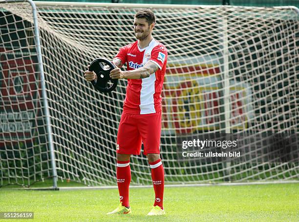 Christopher Trimmel, Einzelbild, Aktion, Uebung mit Gewicht , 1. FC Union Berlin, Training, zweite 2. Bundesliga DFL, Sport, Fußball Fussball,...