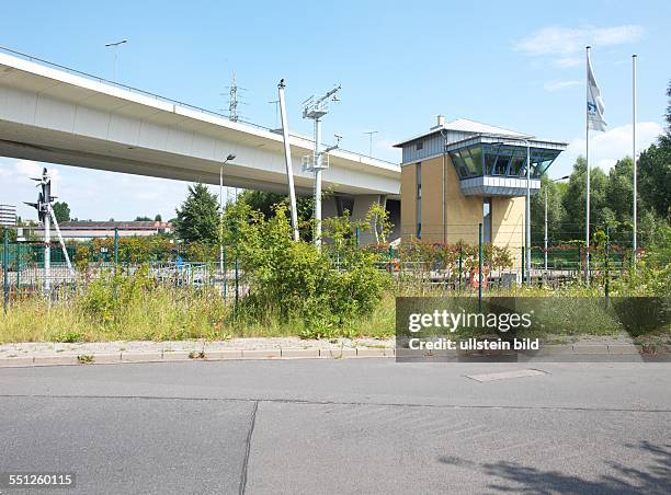 Rudolf-Wissel Brücke, Berlin, Stadtautobahn A 100,Ostseite,vom Nonnendamm aus gesehen,Schleuse Charlottenburg, Leitstand