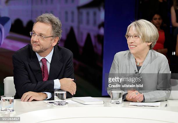 Berlin, ZDF, Polit-Talk "Maybrit Illner" Thema: Bundespräsident außer Dienst. Sind Justiz und Medien zu weit gegangen?" Foto: Heribert Prantl, Jurist...