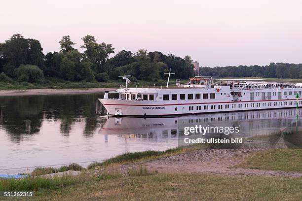 Passagierschiff Clara Schumann auf der Elbe in Dessau