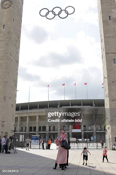 Deutschland, Türkei-Wahl in Berlin-Olympiastadion, Erstmals dürfen Berliner Türken über ihren neuen Staatspräsidenten abstimmen.