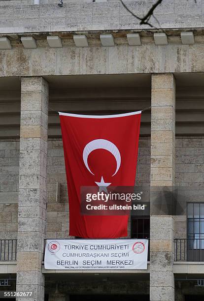Deutschland, Türkei-Wahl in Berlin-Olympiastadion, Erstmals dürfen Berliner Türken über ihren neuen Staatspräsidenten abstimmen.