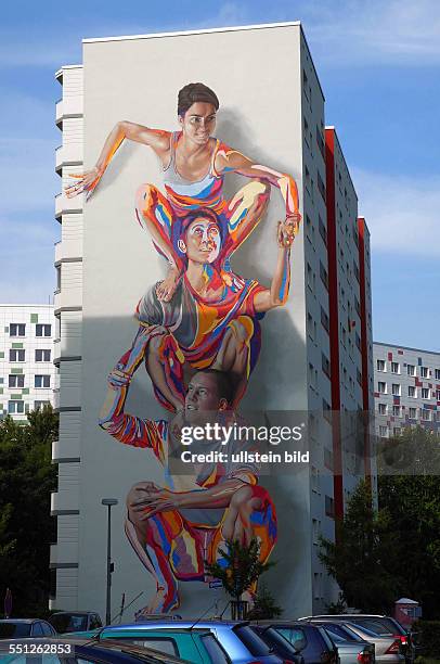 Seit neuestem koennen die Anwohner, bzw. Autofahrer an der Landsberger Allee 228 B ein neues Kunstwerk des US-amerikanischen Kuenstlerduos JBAK...