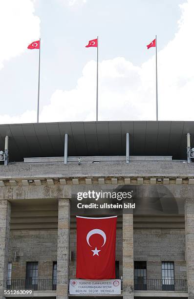 Deutschland, Türkei-Wahl in Berlin-Olympiastadion, Erstmals dürfen Berliner Türken über ihren neuen Staatspräsidenten abstimmen.