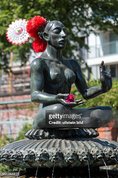 Im Rosengarten des unter Denkmalschutz stehenden Luisenstädtischen Kanals in Berlin-Kreuzberg wurde 1995 der Indische Brunnen wieder hergestellt....