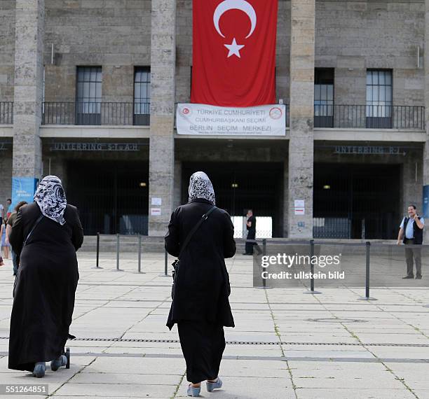 Deutschland, Türkei-Wahl in Berlin-Olympiastadion, Erstmals dürfen Berliner Türken über ihren neuen Staatspräsidenten abstimmen.