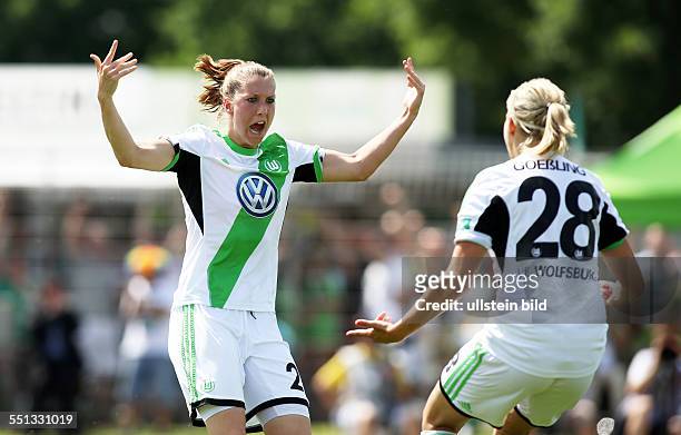 Verena Faisst Faißt, Lena Goessling Goeßling, Aktion, Jubel, Freude, Emotion nach Tor zum 1:0 durch Verena Faisst Faißt , VfL Wolfsburg - FFC...