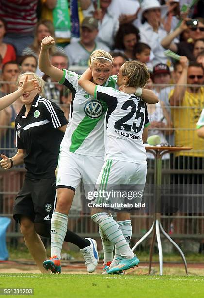 Alexandra Popp, Martina Mueller Müller, Jubel, Freude, Emotion nach Tor zum 2:1 Siegtreffer durch Alexandra Popp , VfL Wolfsburg - FFC Frankfurt,...