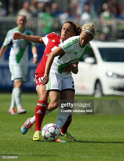 Fatmire Alushi, Lena Goessling Goeßling, Zweikampf, Aktion, Spielszene, , VfL Wolfsburg - FFC Frankfurt, Bundesliga DFB, Sport, Fußball Fussball,...