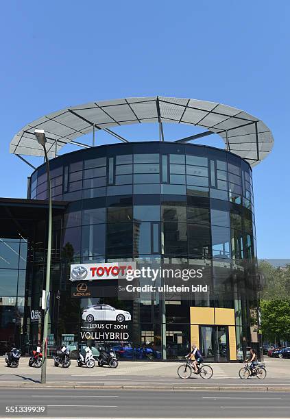 Toyota Autohaus, Stralauer Allee, Friedrichshain, Berlin Deutschland