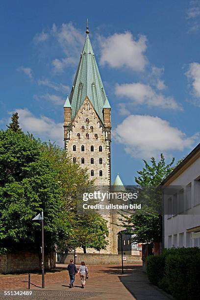 Paderborner Dom, Nordrhein-Westfalen, Deutschland, Erster Patron der Stadt und des Bistums und dritter Patron des Doms ist der Heilige Liborius von...