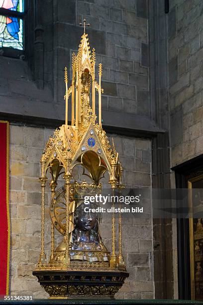 Kirche Saint Waudru in Mons: Kirche Saint Waudru in Mons, Start der Saint Reliquie der Sainte Waudru