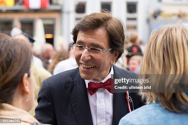 Der belgische Premierminister und Ober- Bürgermeister von Mons Elio Di Rupo auf dem Stadtfest Ducasse in Mons