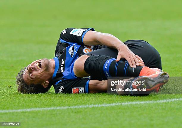 Jens Wemmer liegt mit Schmerzen auf dem Rasen waehrend dem Fussball Bundesliga Spiel SC Paderborn 07 gegen 1. FSV Mainz 05 am 1. Spieltag der Saison...