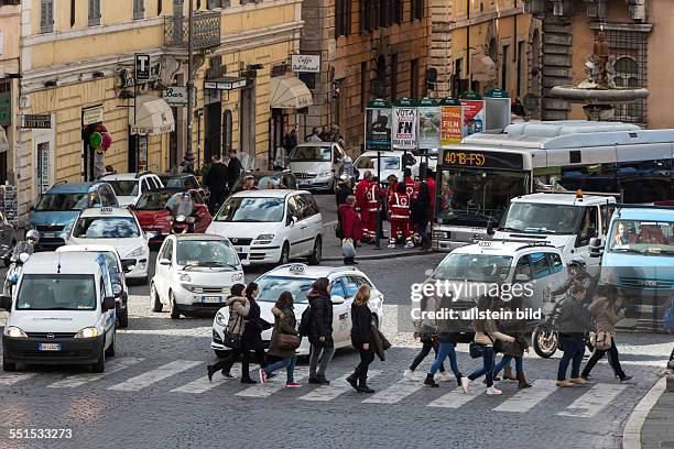 Straßenverkehr in Rom, Italien