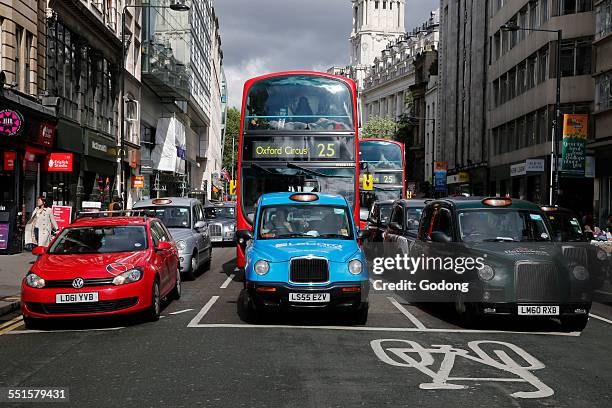 street - london bus stock pictures, royalty-free photos & images