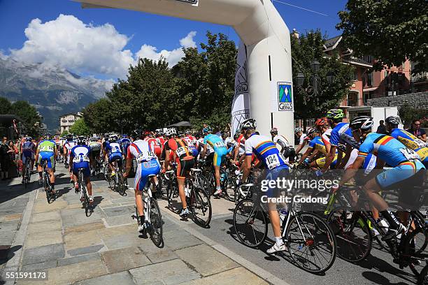 cycling race start - cyclist race stockfoto's en -beelden