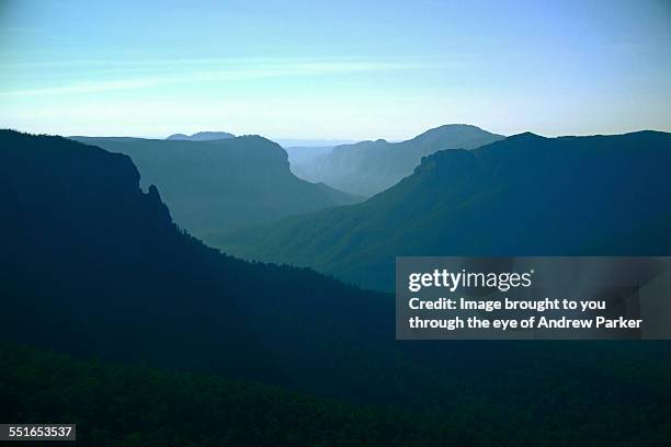 true blue mountains - blue mountains australia stock pictures, royalty-free photos & images