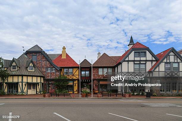 row of danish style houses in solvang - solvang - fotografias e filmes do acervo