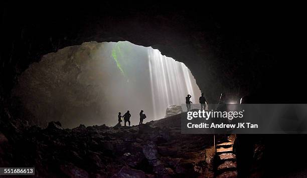 heavenly light - pothole photos et images de collection