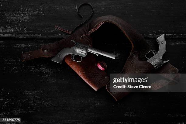 childhood toy gun and holster - ceinture par dessus photos et images de collection