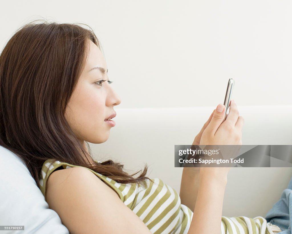 Mahbob Using A Phone Woman Using Cell Phone High-Res Stock Photo - Getty Images