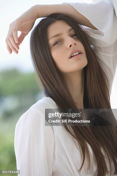 young woman with straight hair - sie productions foto e immagini stock