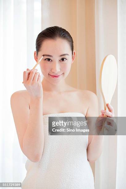 woman having beauty treatment - eyebrow pencil fotografías e imágenes de stock