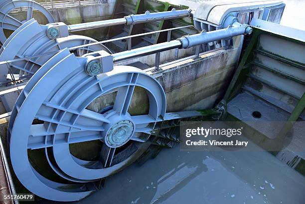 hydraulic mechanism of a dam - drain camera stock pictures, royalty-free photos & images