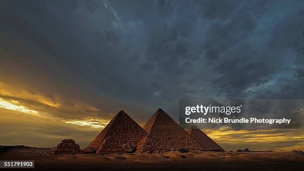 pyramids of giza, egypt. - gizeh stock pictures, royalty-free photos & images