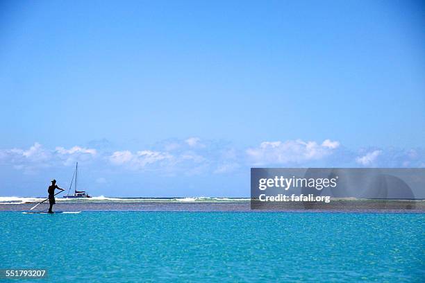hawaii man waterboarding - waterboarding stock-fotos und bilder