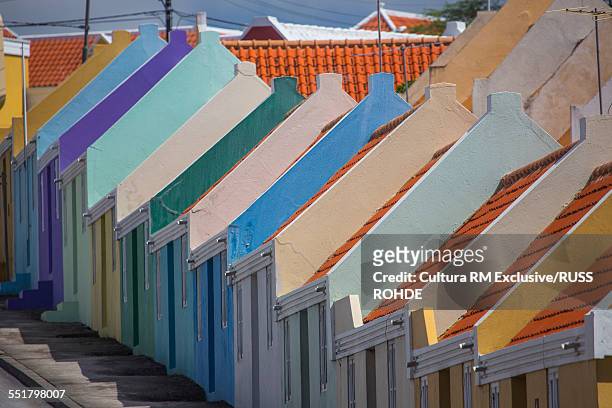 row of multi colored painted houses, punda, willemstad, curacao, caribbean - willemstad stockfoto's en -beelden