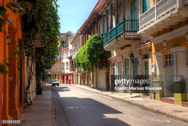 cartagena old colonial style street - cartagena imagens e fotografias de stock