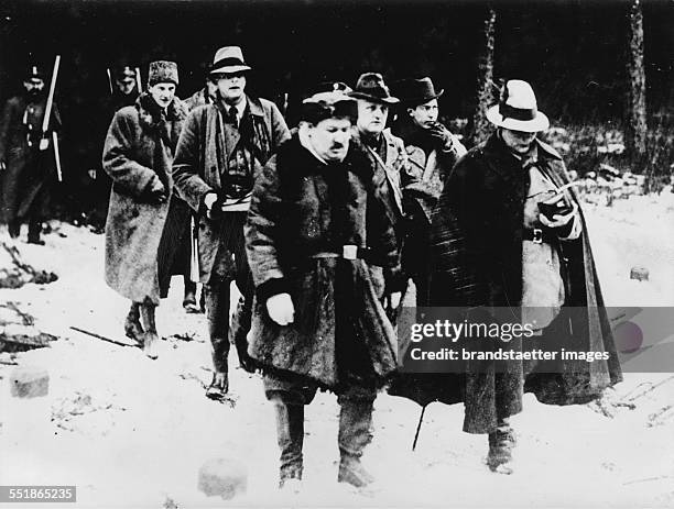 Hermann Göring on hunting visit to Bialowieza / Poland. To his left Prince Radziwil. About 1935. Photograph.