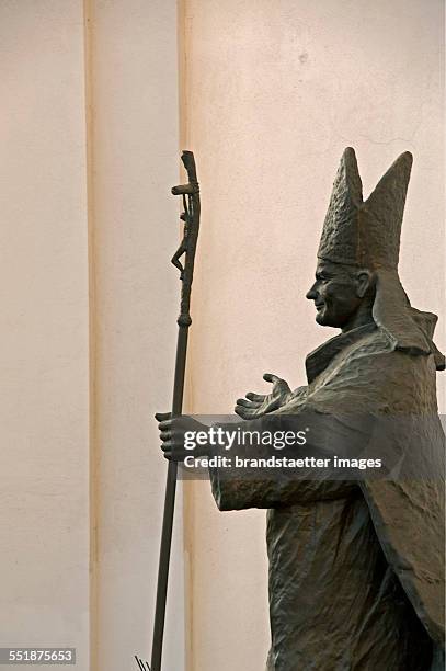 John Paul II. Statue in front of the Gardekirche am Rennweg in Vienna. 2013. Photograph by Gerhard Trumler.