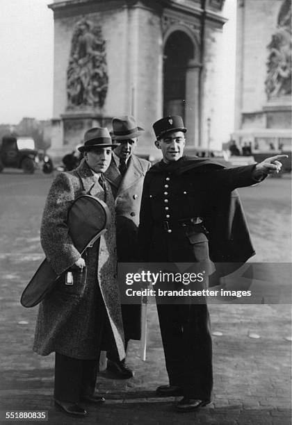 The Hungarian poet László Jávor in Paris. Place de l'Etoile . 18th January 1938. Photograph.